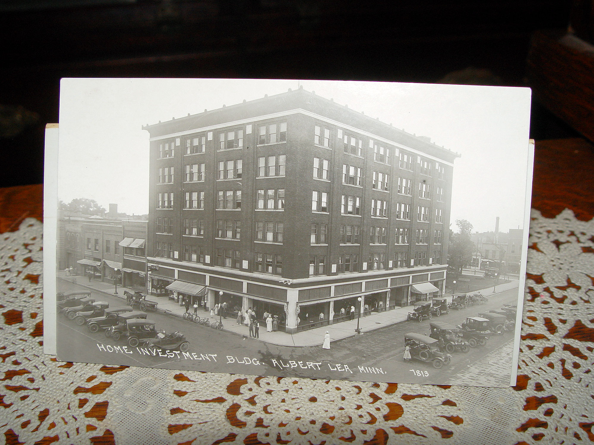 1900s RPPC
                                                Albert Lea, MN; Home
                                                Investment Bldg. Old
                                                Cars, Busy Street