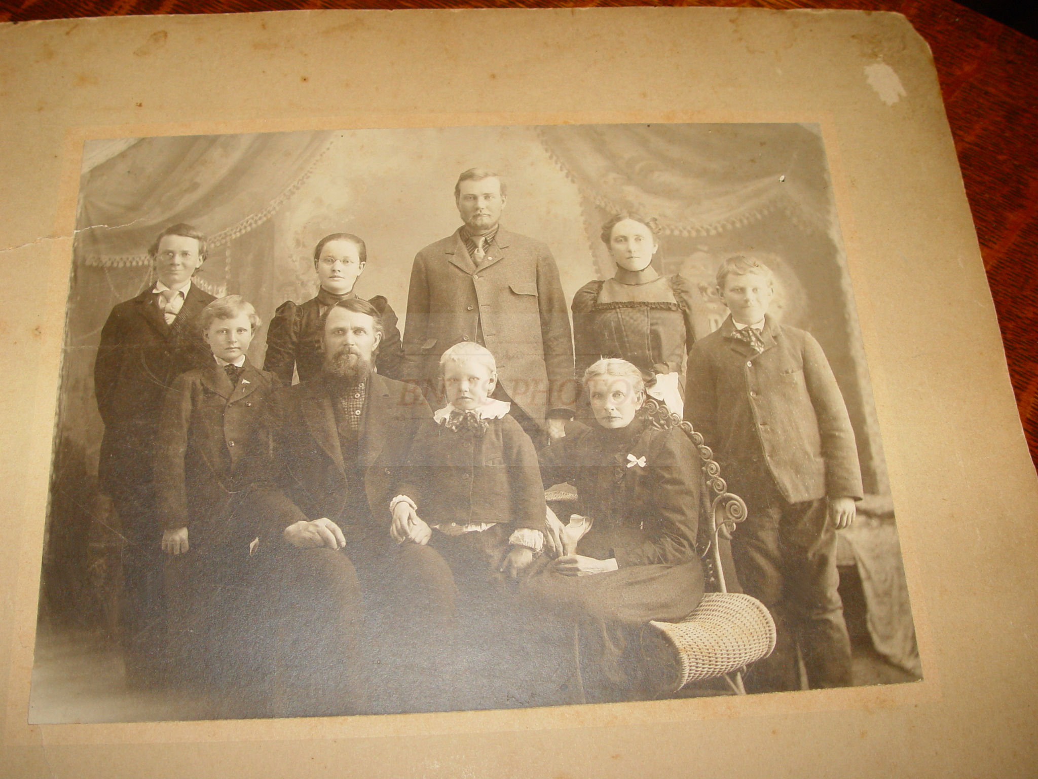 Oscar Hodgdon
                        Family Aiken, Hutchinson Minnesota - Lrg Orig.
                        Cabinet Photograph