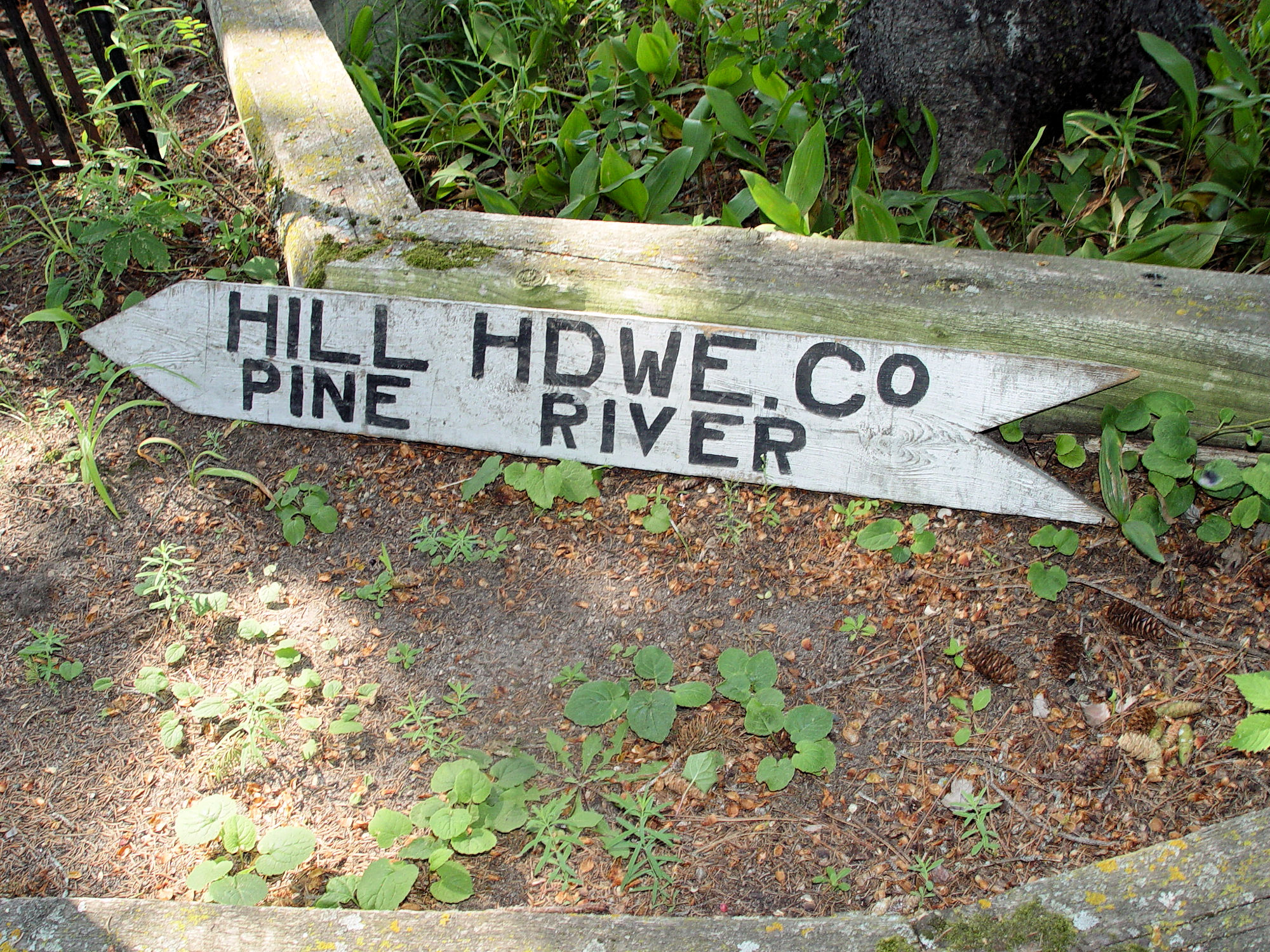 Early wood
                        rustic arrow sign 'Hill Hardware Co. Pine River'
                        Minnesota