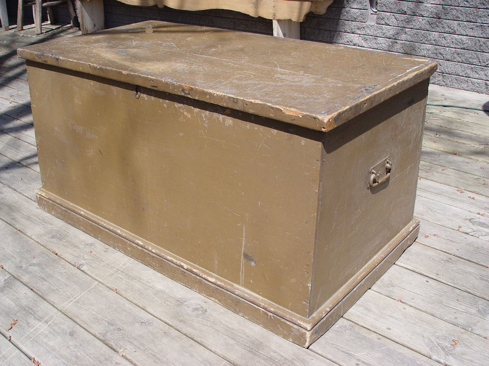 1880's Antique
                        canted side trunk, original dry olive green
                        paint
