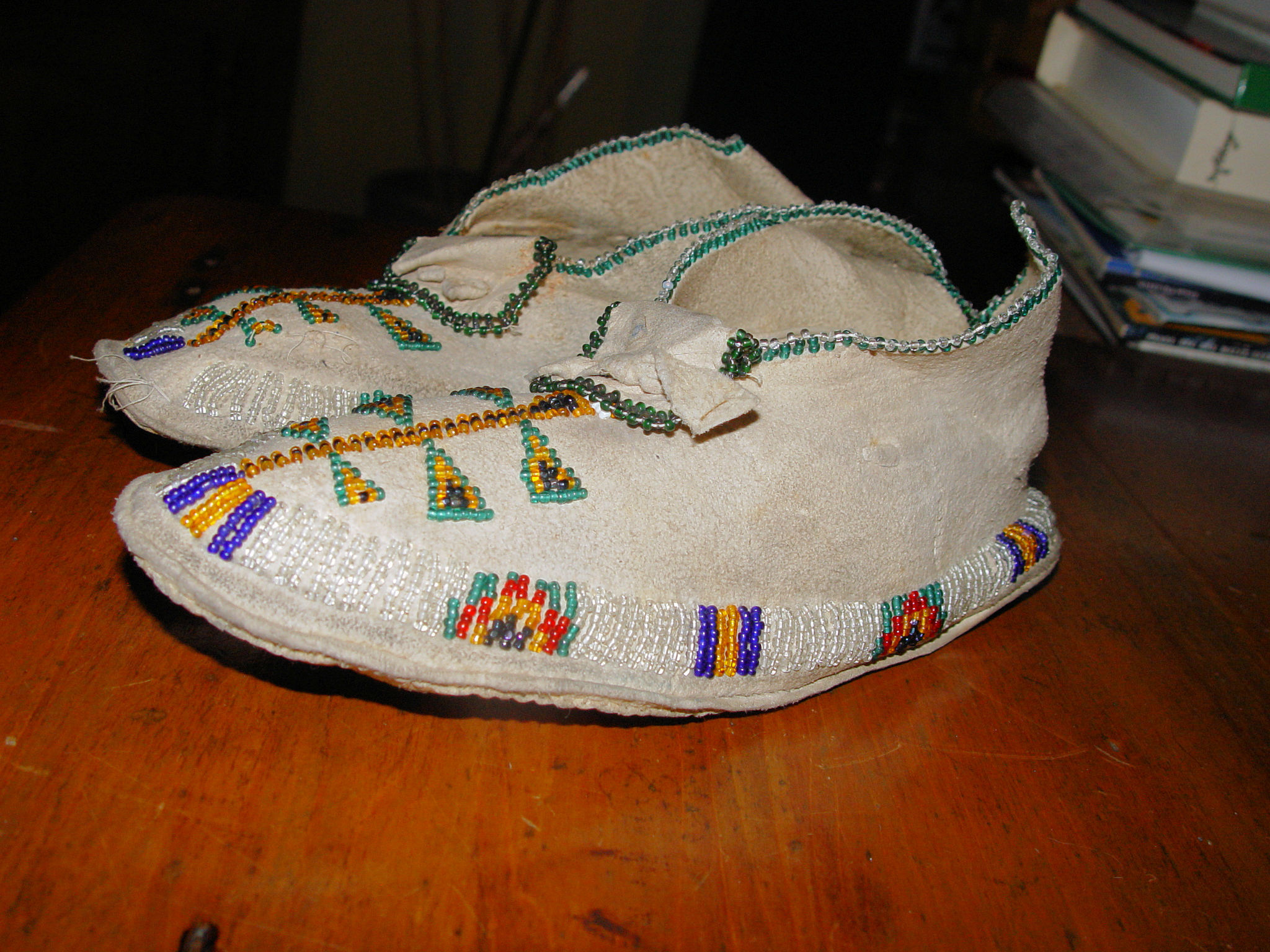 19th c. Sioux
                                          Beaded Brain Tanned Moccasins