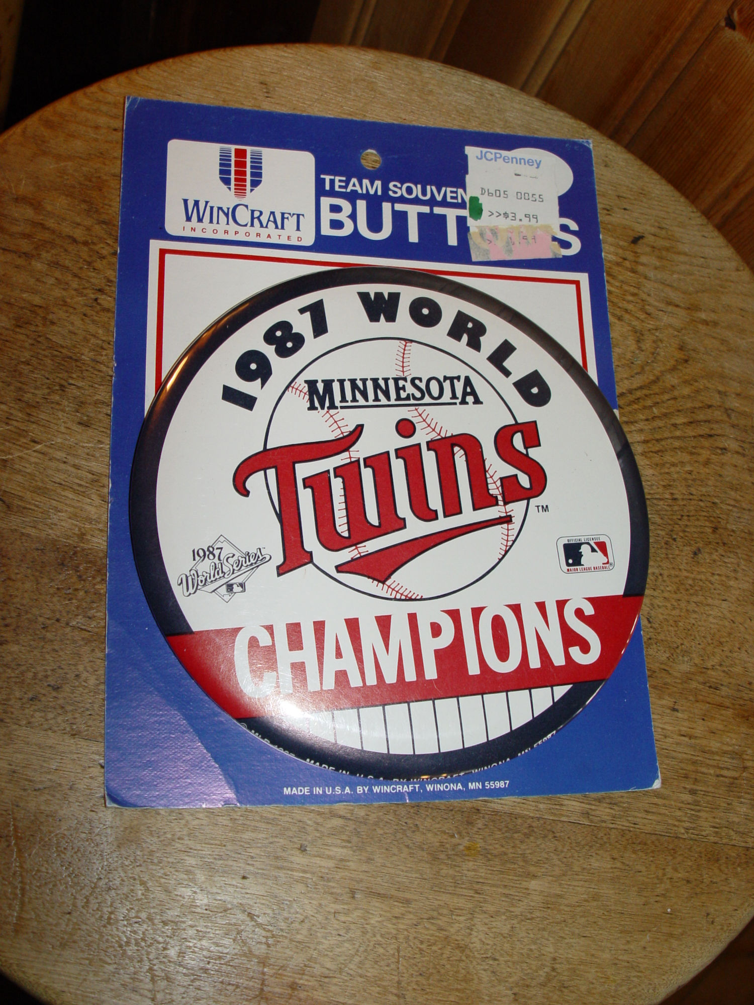 MLB 1987 Minnesota Twins World Champions -
                        Giant Pinback Button Wincraft