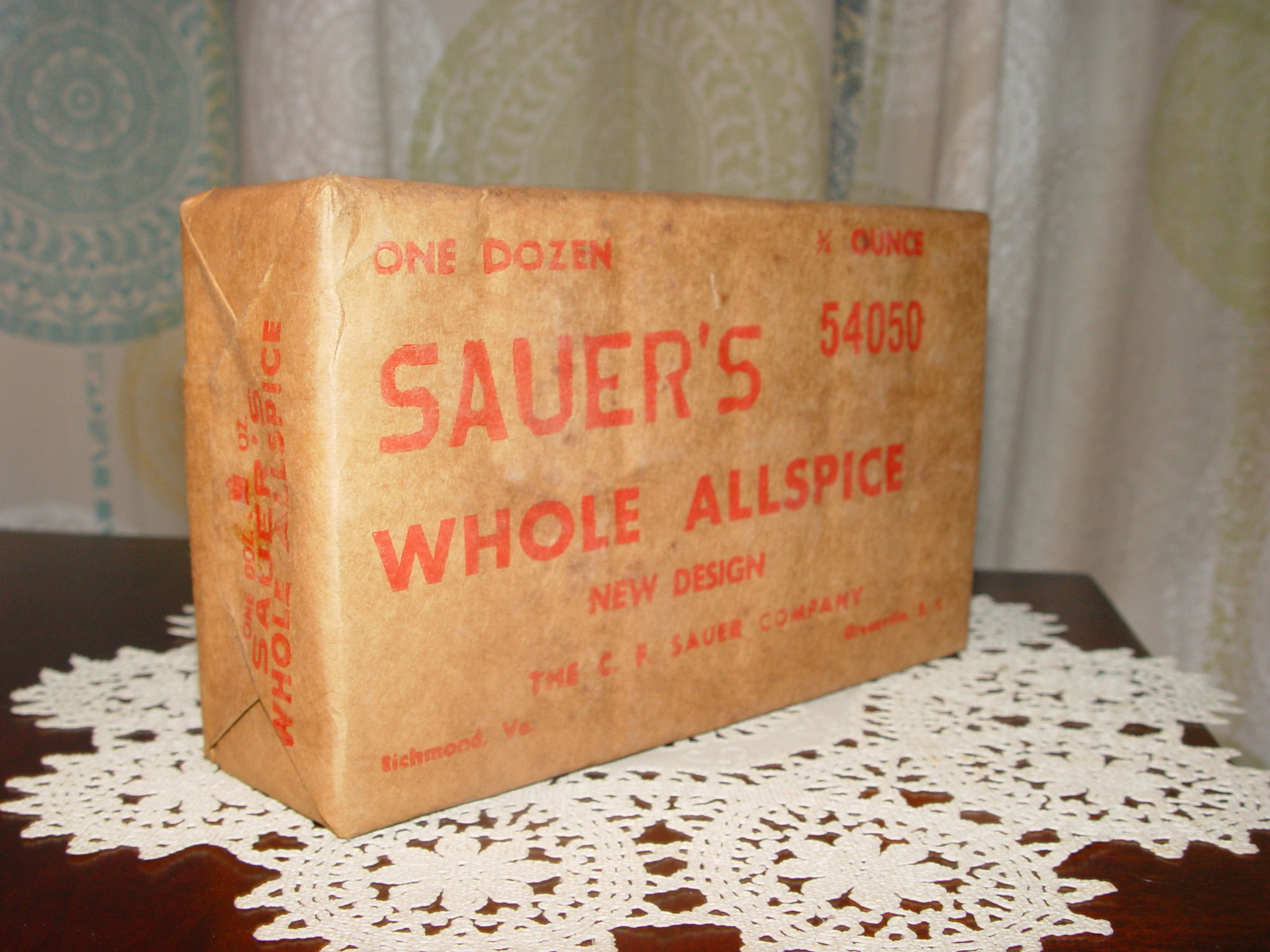 Vintage NOS
                        Sauer's Allspice One dozen Unopened Case