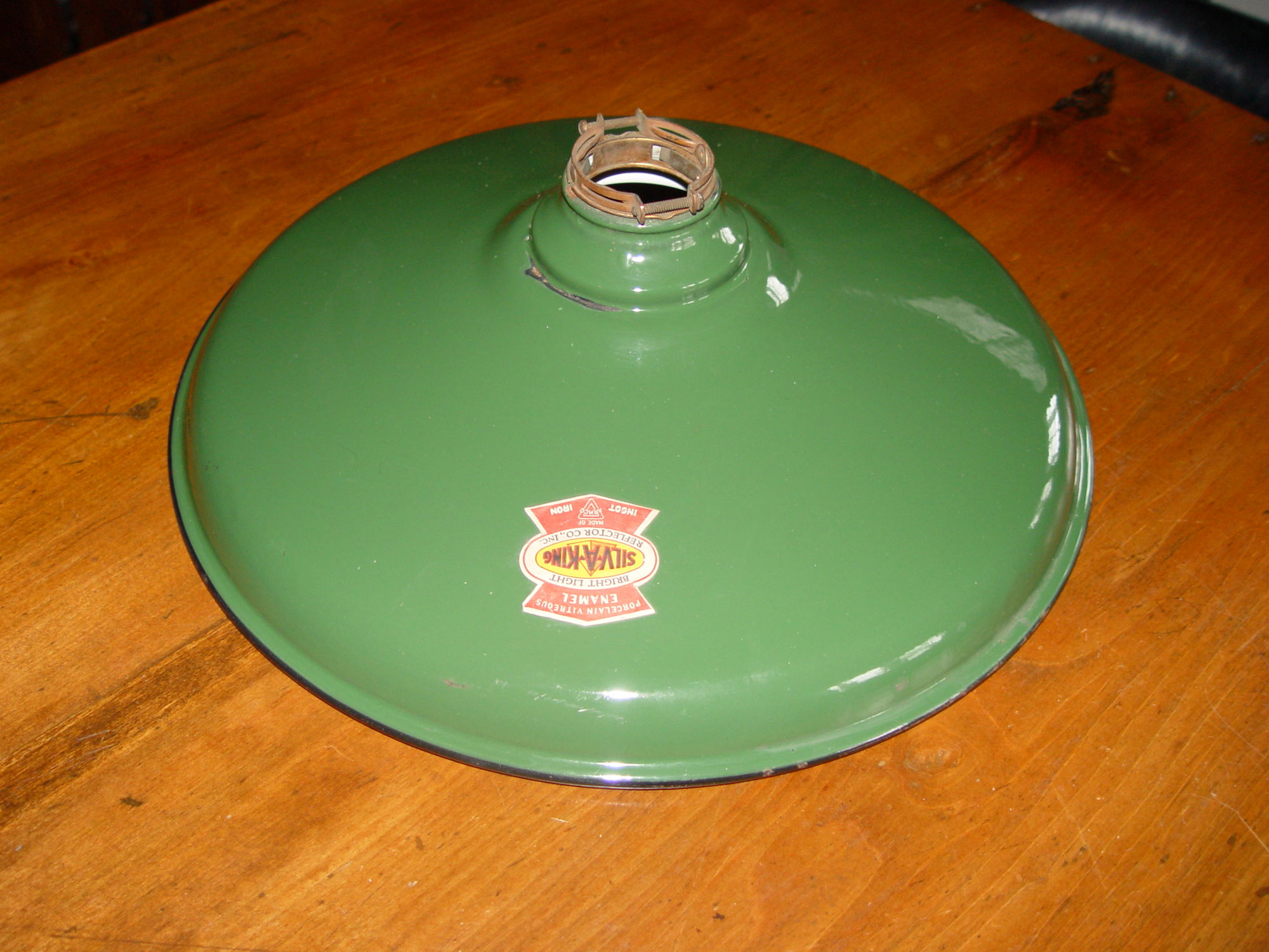 Vintage NOS
                                                        14"
                                                        SILV-A-KING
                                                        Green Porcelain
                                                        Light Fixture