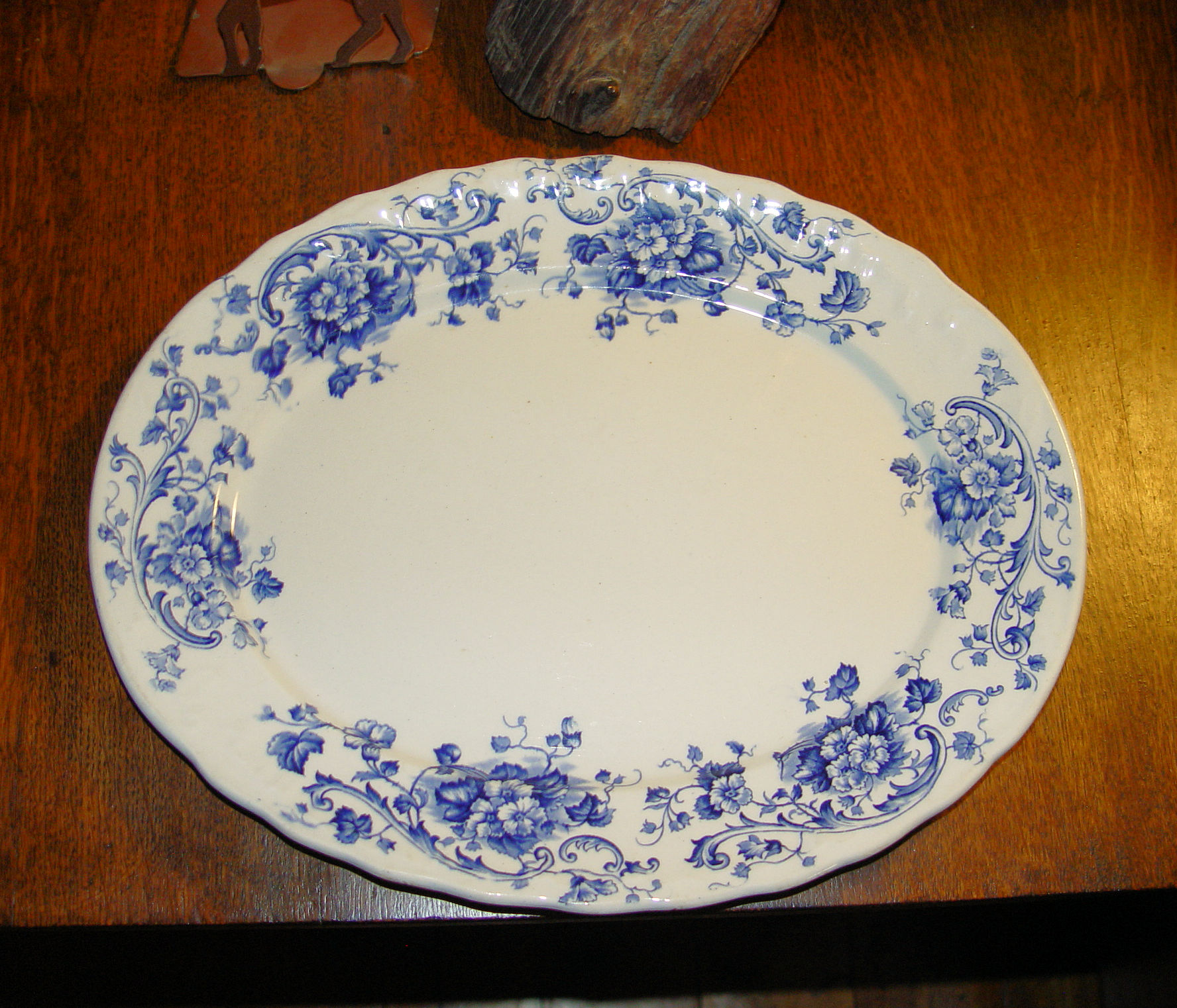 B.M.& T. Primula Swan
                                        TM England Blue & White
                                        Ironstone Platter