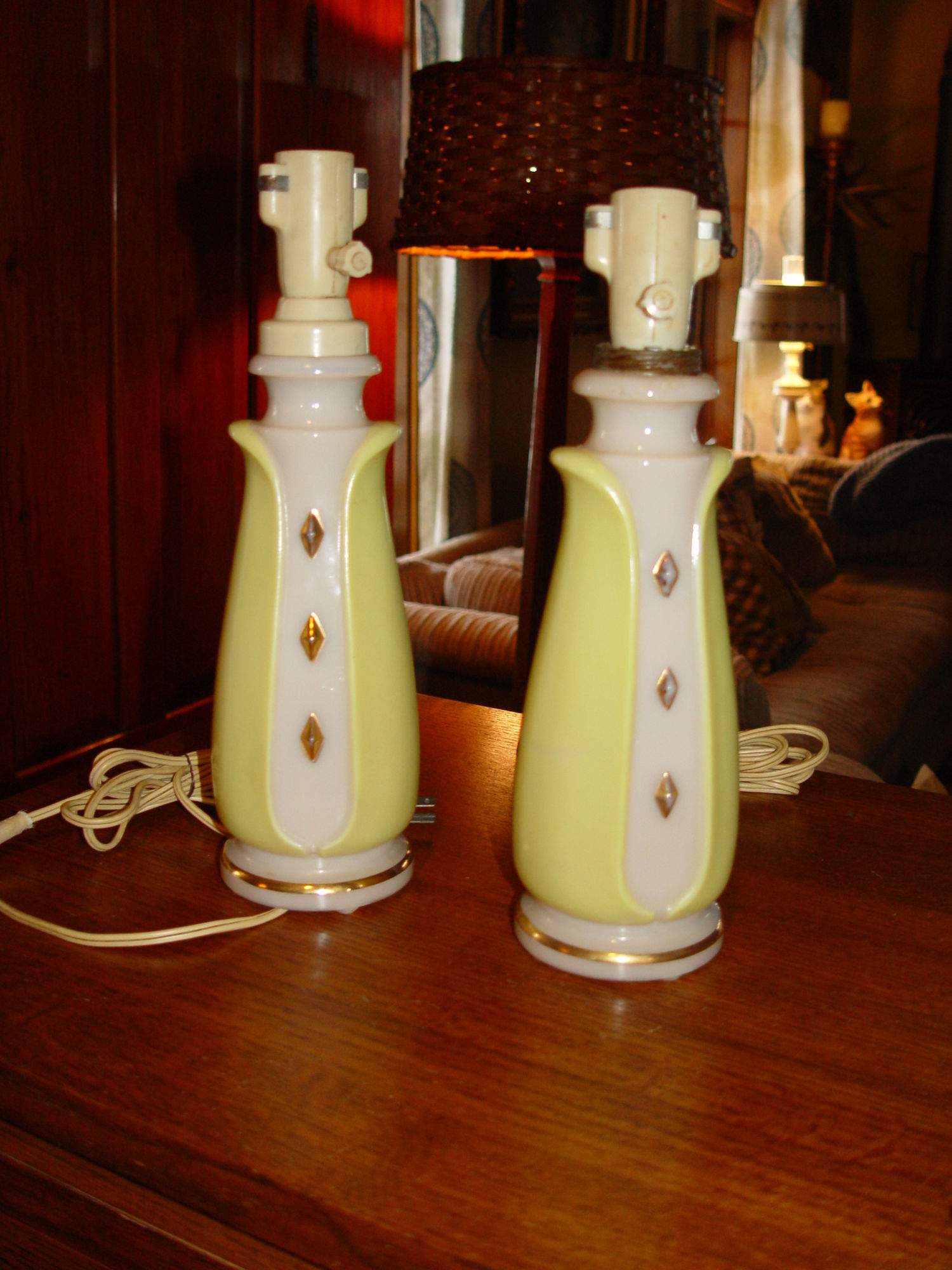 1930s, 40s
                                                        Aladdin Alacite
                                                        Chartreuse and
                                                        Ivory Boudoir
                                                        table lamps