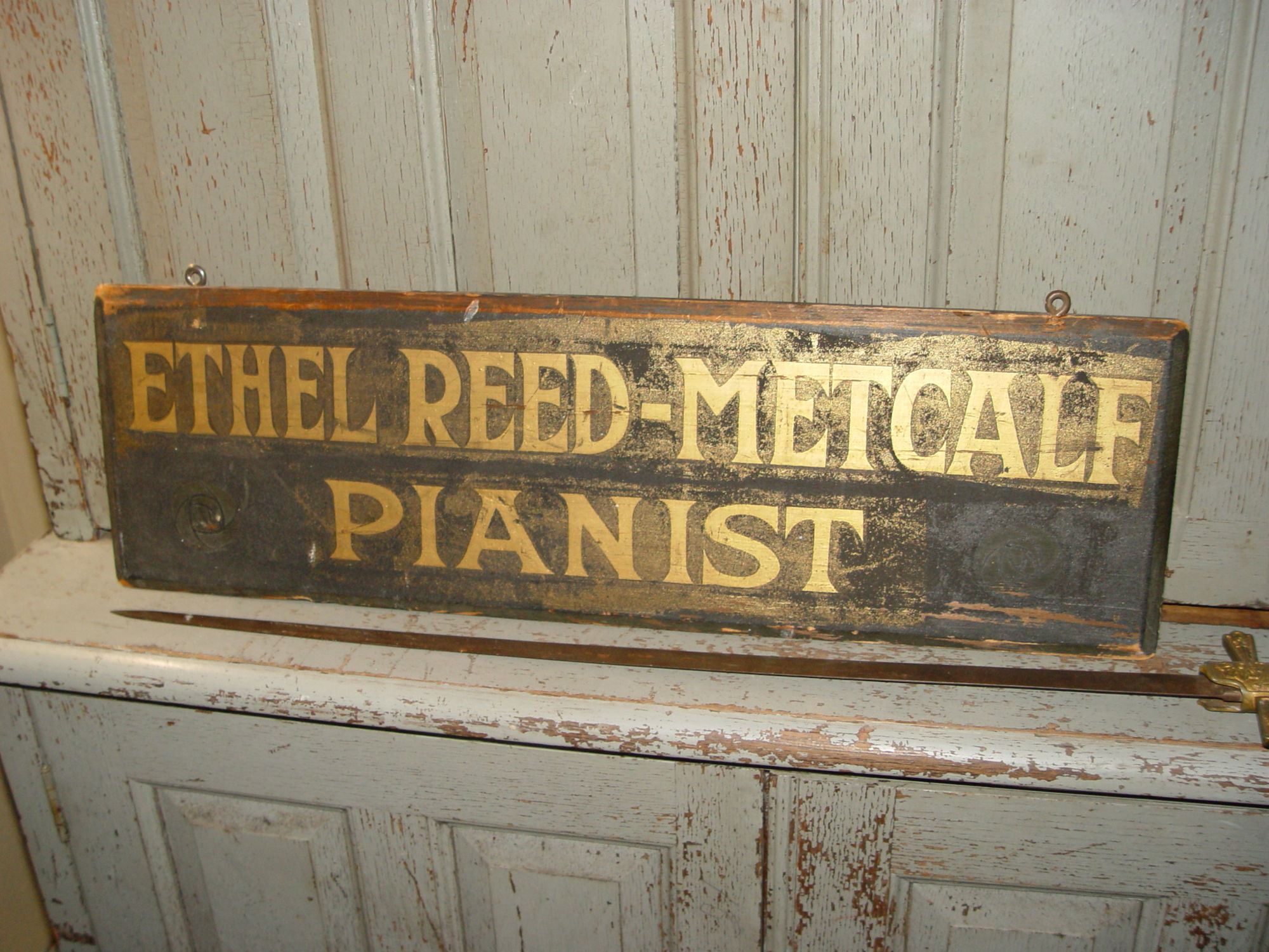 19th c. Ethel
                        Reed - Metcalf Pianist Minneapolis 2 sided
                        hand-painted wood American trade sign, gold
                        leaf