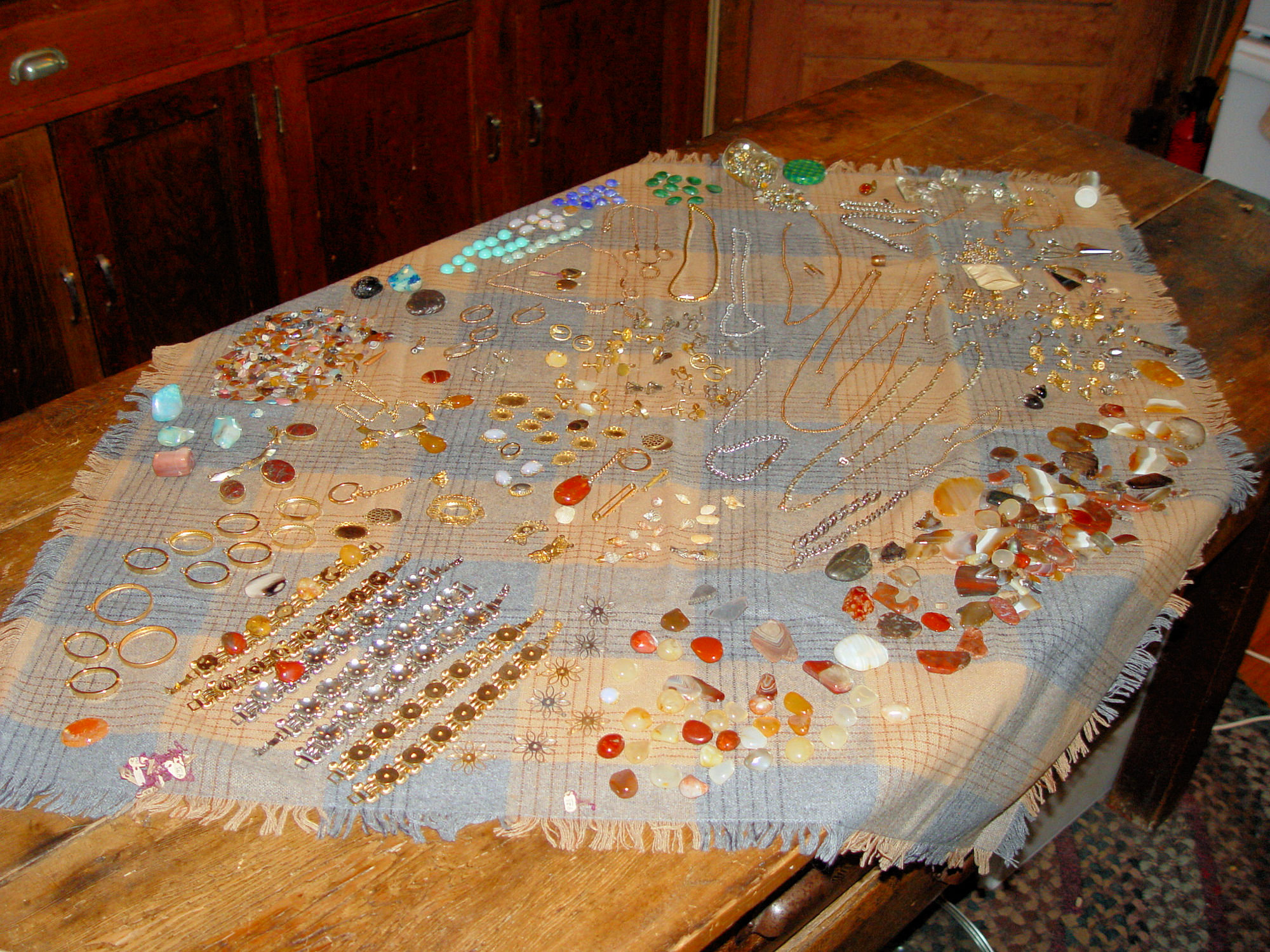 Over 100pcs -
                        Assorted AntiOver 100pcs - Assorted Vintage
                        Silver Gold Polished Rocks, Gemstones for DIY
                        Jewelry Making