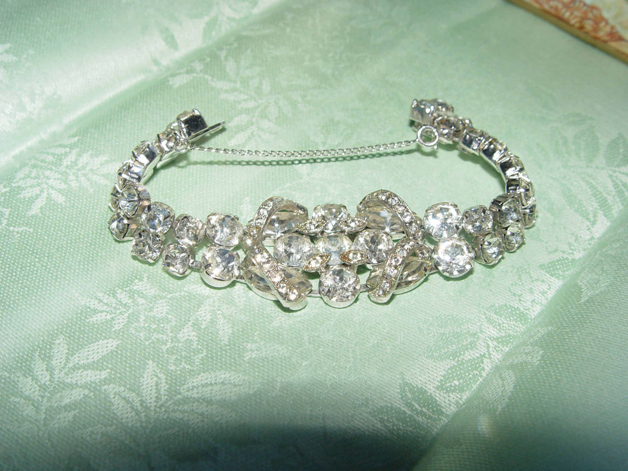 Vintage Red Hat
                        Society Enamel Rhinestone Brooch Pins - Bracelet
                        - Earrings