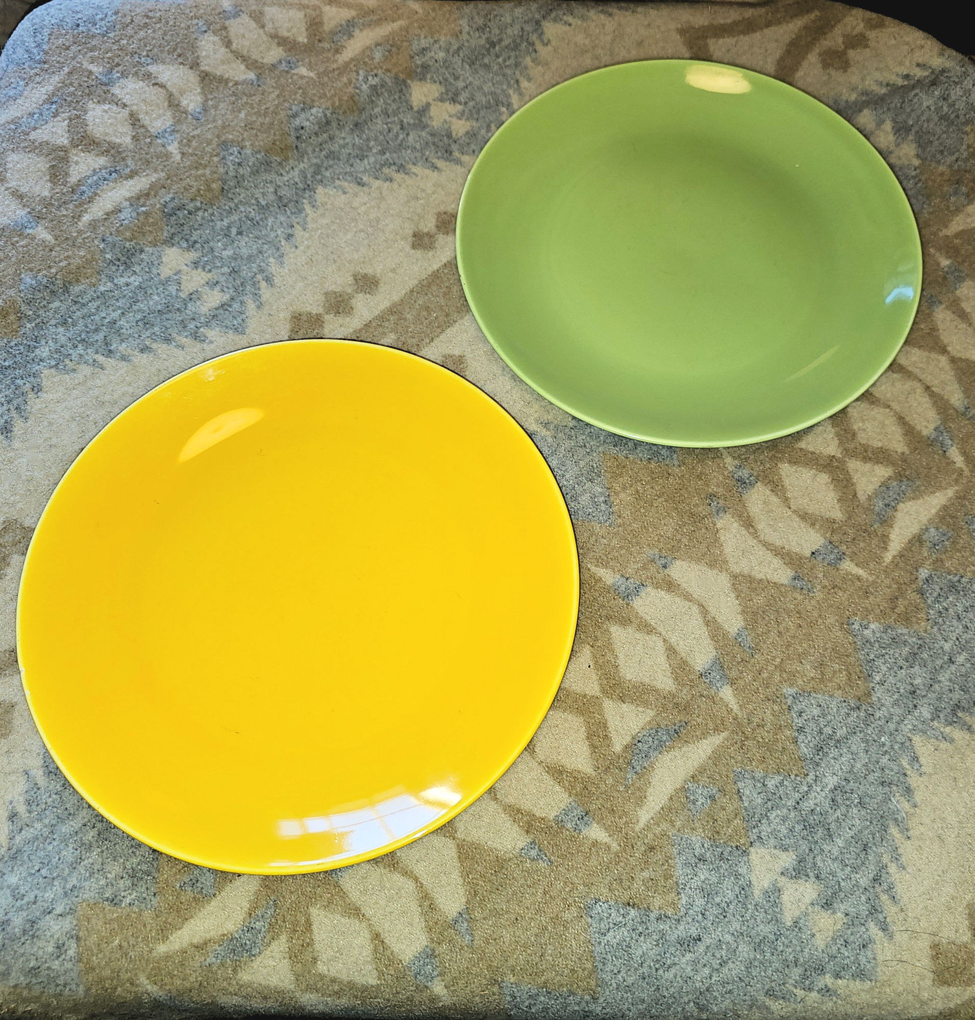 Vintage Rhythm Yellow &
                                        Green Plates 8.5" by Homer
                                        Laughlin