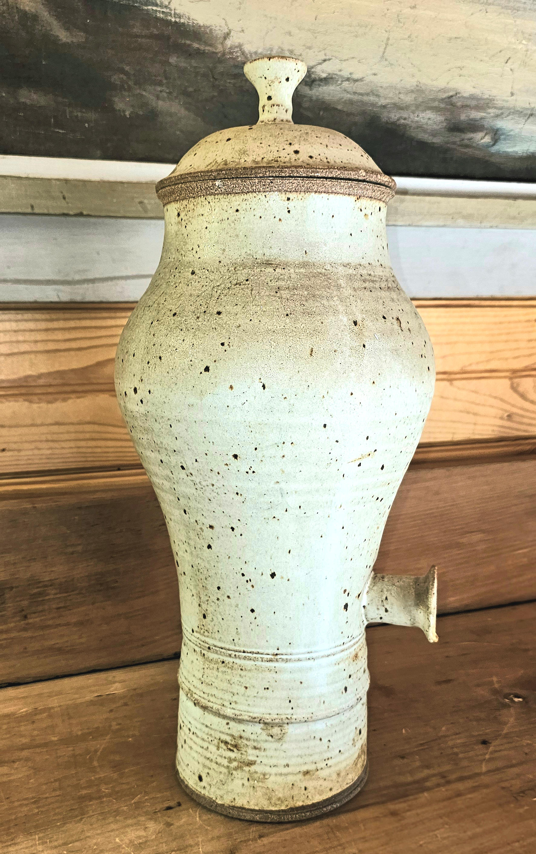 Vintage studio‑crafted
stoneware wine or cider table
dispenser